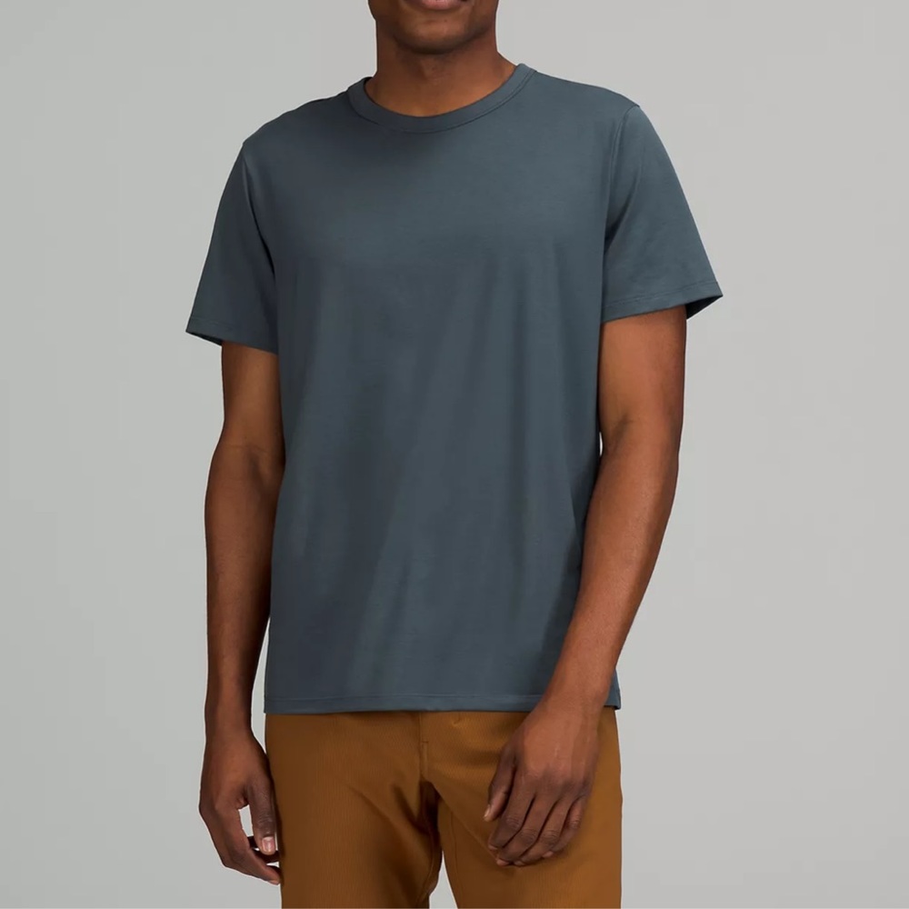 NWOT metal vent tech short sleeve shirt
